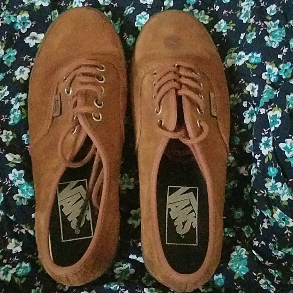 I'm selling these vans size 4 in men women5.5